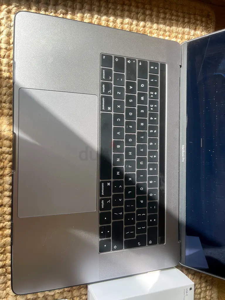 MacBook Pro Core i9 32gb ram 256gb hard drive63255535306114112