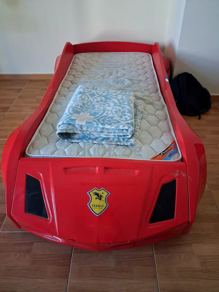 سرير أطفال على شكل سيارة فيراري63207399806723111
