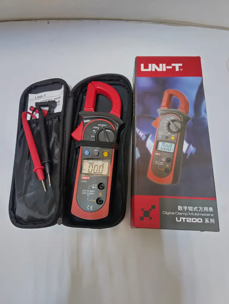 مقياس التيار الكليبس UNI-T