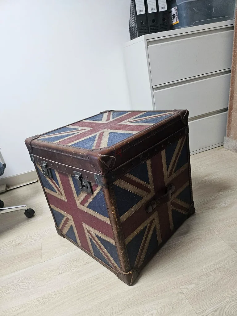 British Wooden Trunk63216838866178112