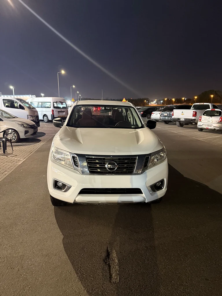 Nissan Navara Automatic Gear 2020 Model Low Mileage FSH Original Paint Excellent Condition63167559460225111