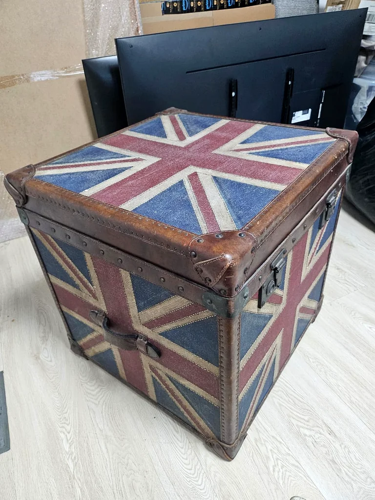 British Wooden Trunk63216838866178111