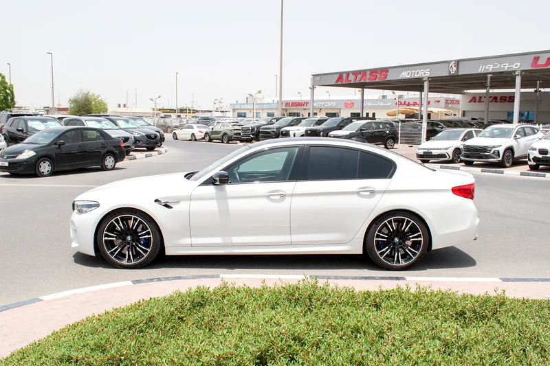 2018 - BMW M5- IMMACULATE CONDITION - ONLY 24,000 KM DONE63161068741634114