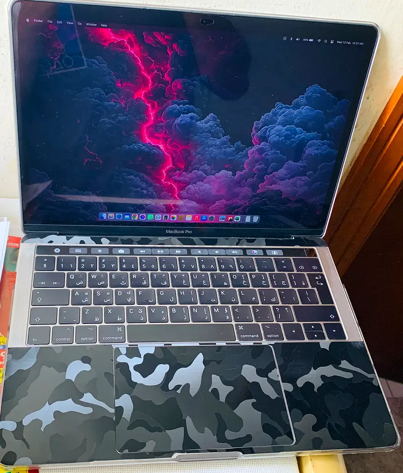 MacBook Pro 2017 1363254488747394110