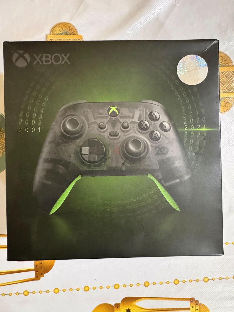 وحدة تحكم Xbox بمناسبة الذكرى السنوية العشرين632307100751371110