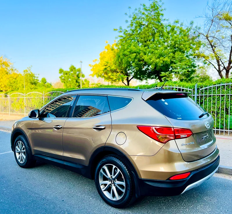 Hyundai Santa Fe 7 seater  SUV 100% Original Paint car  Gulf Specification63171299362562113