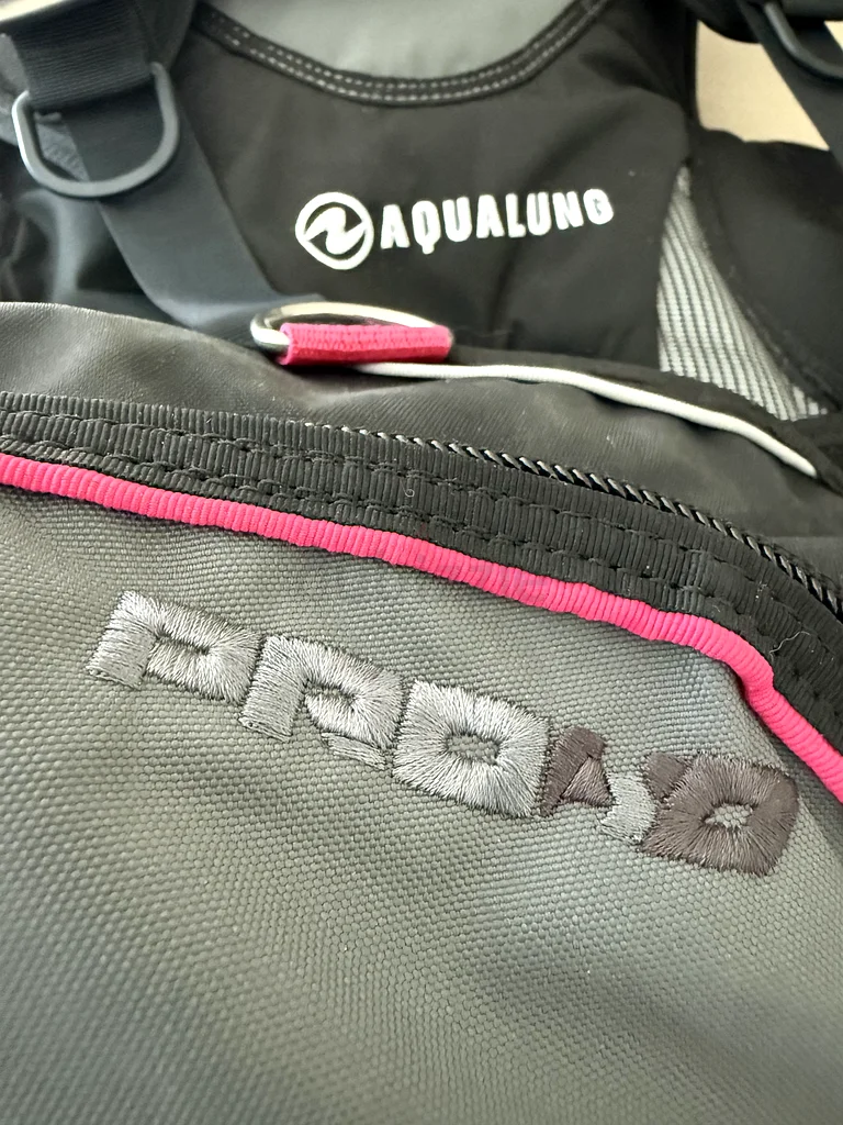 Aqualung ProHD BCD - للسيدات - الحجم ML - وكأنه جديد! تم تخفيض السعر!632416587895051117