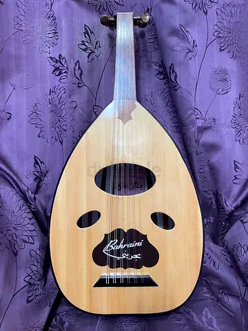 يوجد توصيل عود بحريني جديد مع الشنطة والريشتين ممتاز