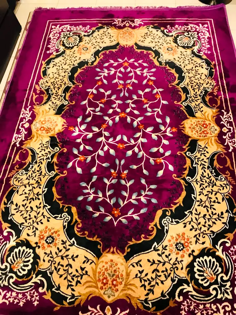 Exquisite Handcrafted Persian Carpet - A Touch of Elegance!