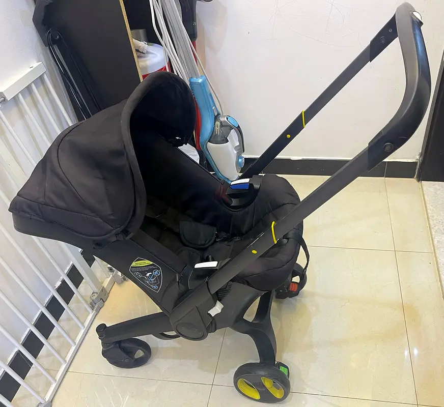 عربة أطفال ٤ في ١