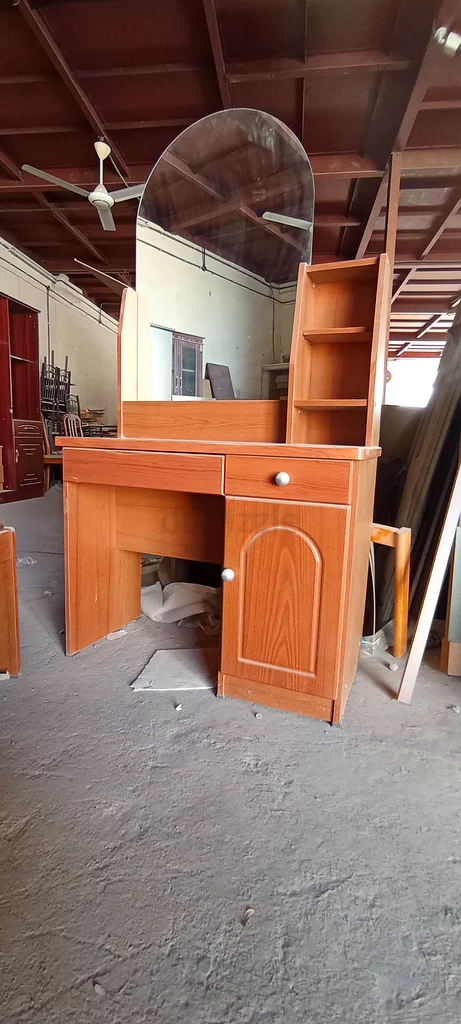 Elegant Wooden Dresser with Mirror and Stool63220327162241111
