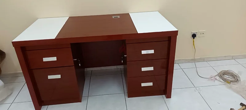 طاولة خشبية عصرية أنيقة / طاولة رواق63219826948483111
