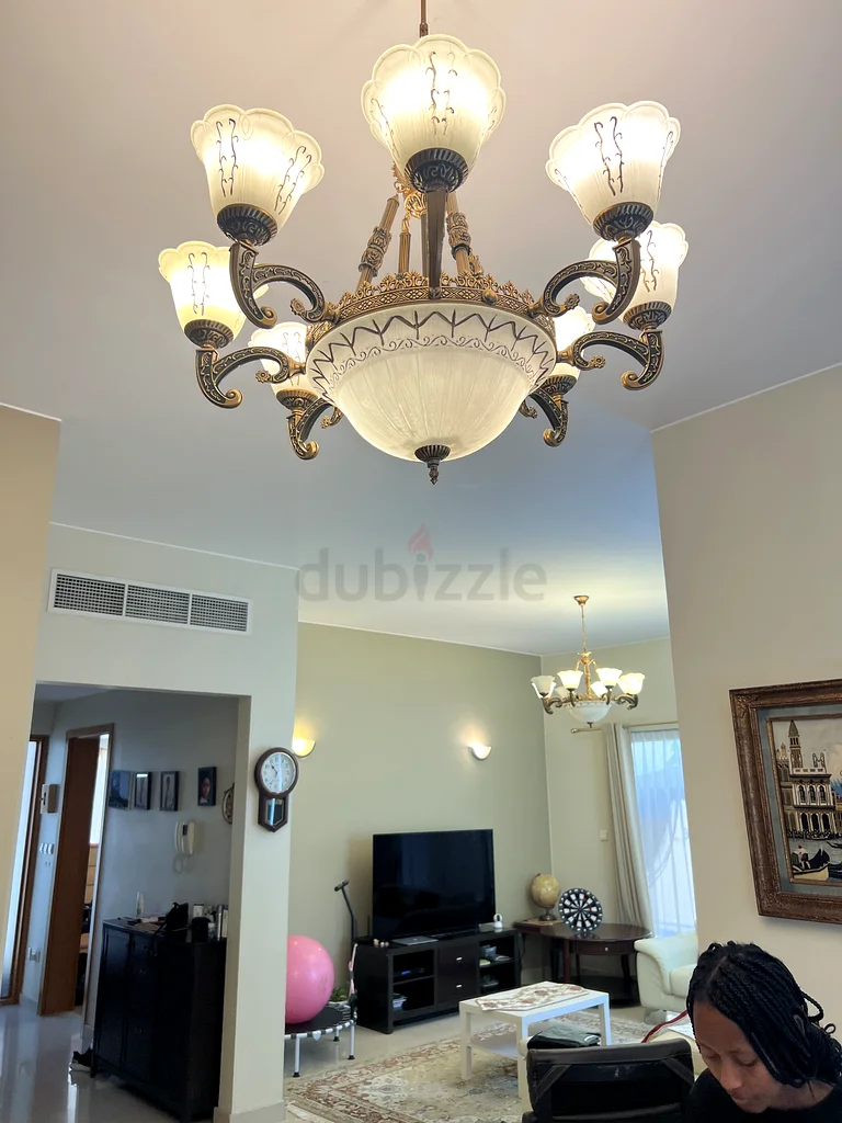 ثريّة بأسلوب أنيق - طقمان مع 6 جوانب على الحائط، بسعر قابل للتفاوض جيد جدًا63222346967427111