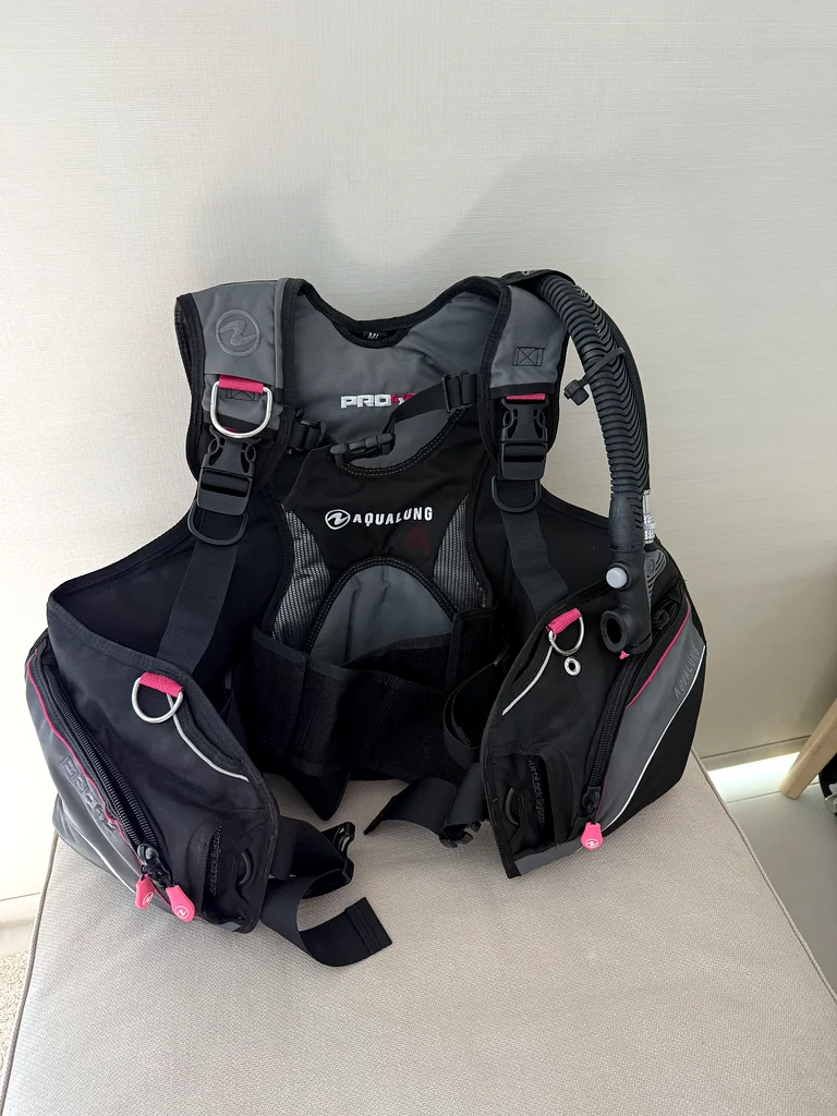Aqualung ProHD BCD - للسيدات - الحجم ML - وكأنه جديد! تم تخفيض السعر!63241658789505112