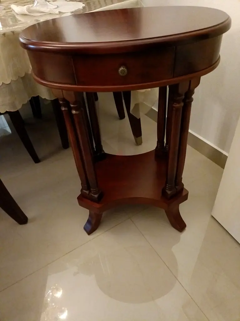 Side oval table
