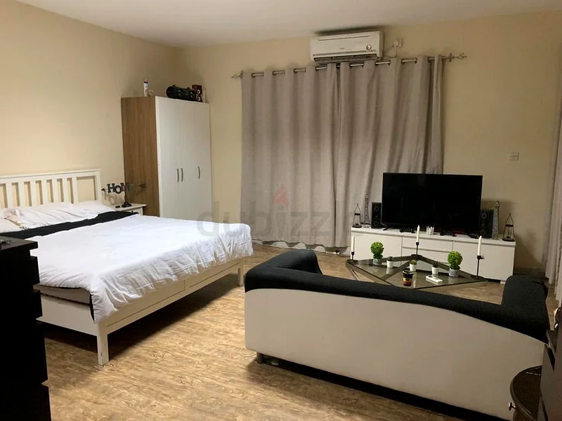 Studio room63143963189890114