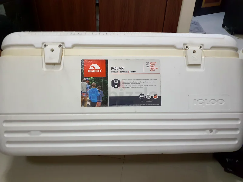 Spacious and Durable Cool Box for Outdoor Adventures63247758599809112
