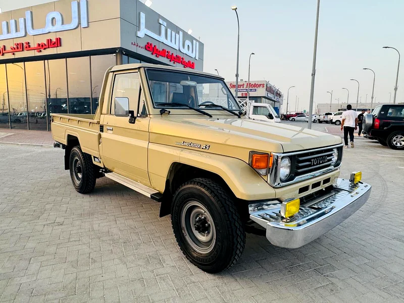 Toyota Land Cruiser SUV 1993 model, brand new63157883968898112