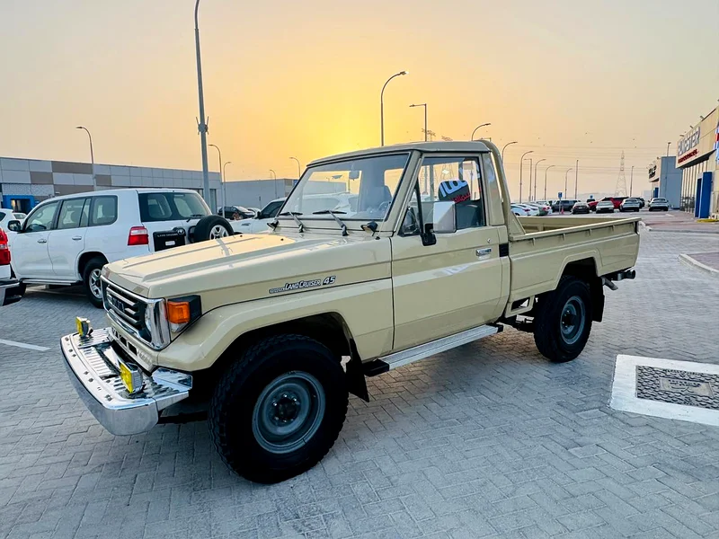 Toyota Land Cruiser SUV 1993 model, brand new63157883968898113