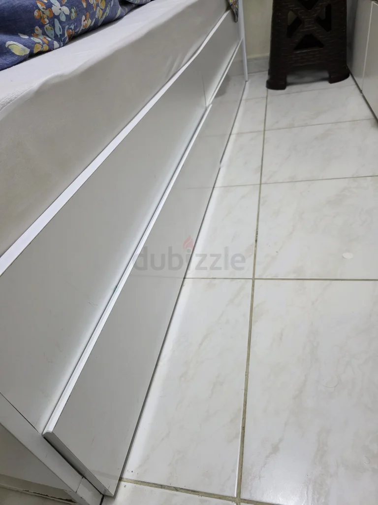 إطار سرير فقط مع حجرة تخزين ( تلف طفيف )62864708213761112