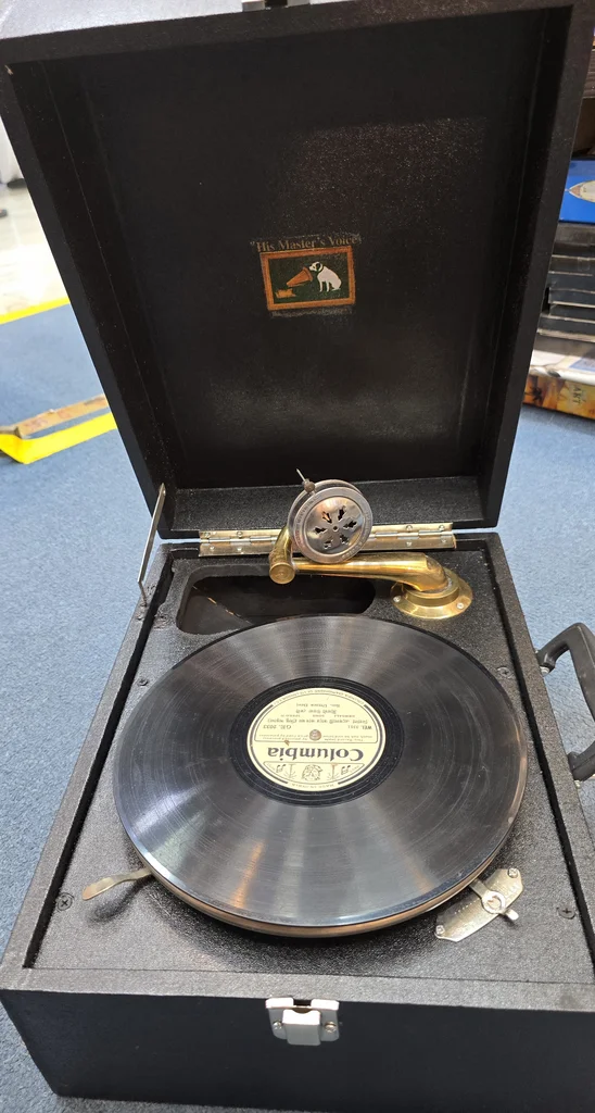 GRAMOPHONE نادرة حقيبة سوداء كلاسيكية معروضة للبيع.منتج حصري للمجموعة (غير قابل للعمل)629316729143051119