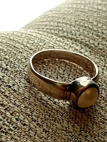 Stunning Silver Ring with Elegant Pearl Stone Size 11