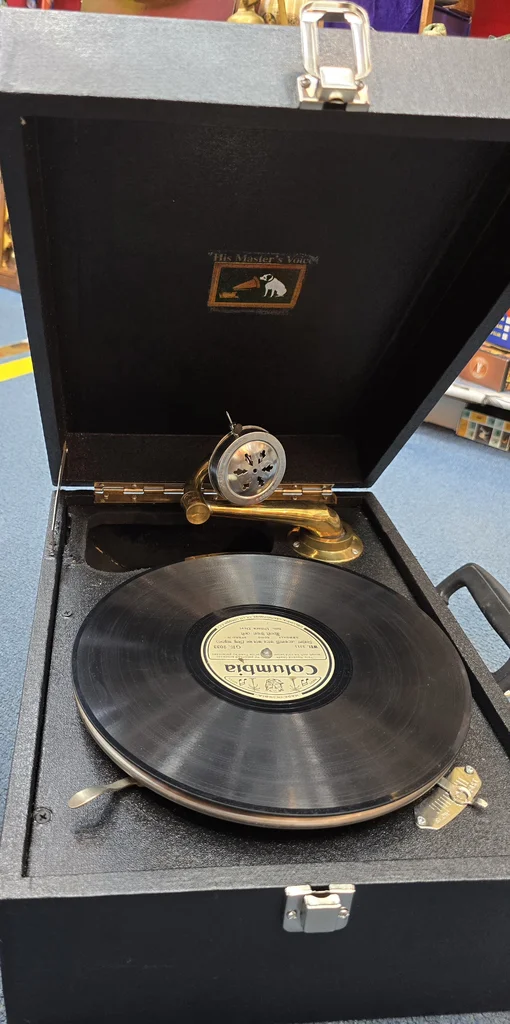 GRAMOPHONE نادرة حقيبة سوداء كلاسيكية معروضة للبيع.منتج حصري للمجموعة (غير قابل للعمل)62931672914305111