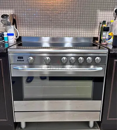 Smeg New Model 5 Ceramic Hubs Electric Cooker 90cm