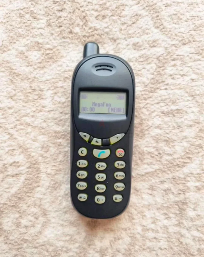 Classic Retro Mobile Phone - Nostalgia in Your Hand!63214898749187111