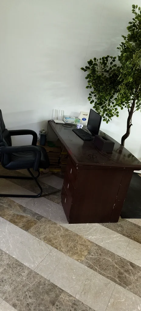 شجرة صناعية كبيرة بقاعدة معدنية (ارتفاع 2.5 متر)63183247022211114