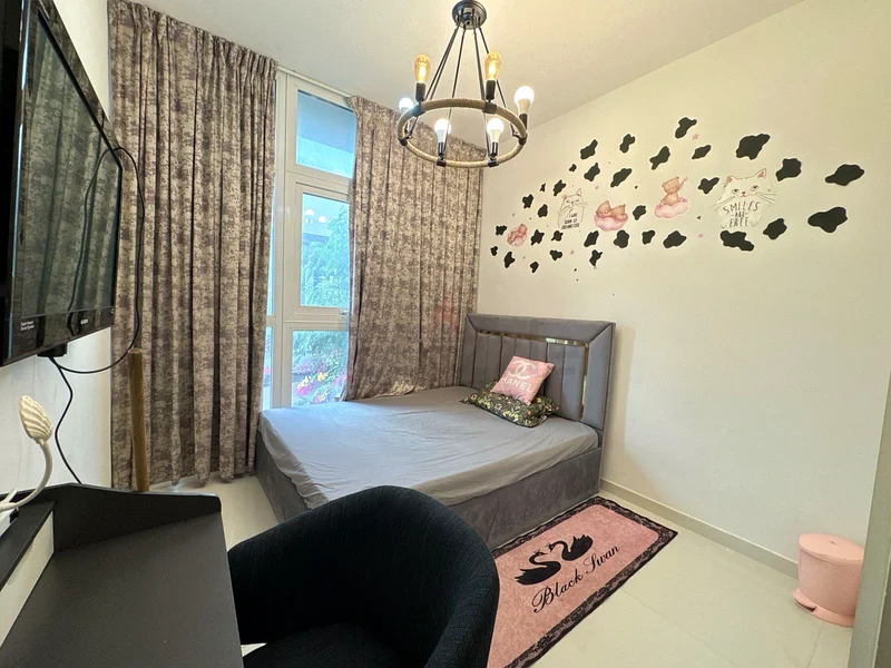 PRIVATE ROOM63796680489345110