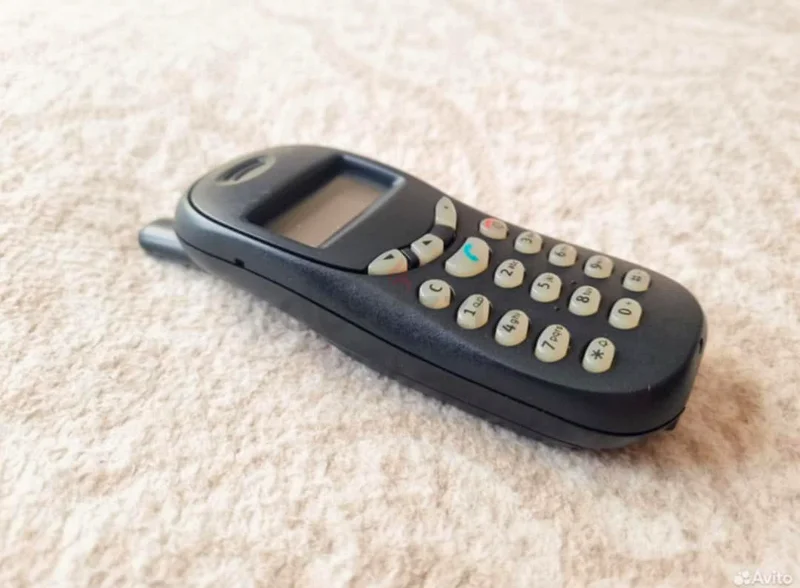 Classic Retro Mobile Phone - Nostalgia in Your Hand!63214898749187112