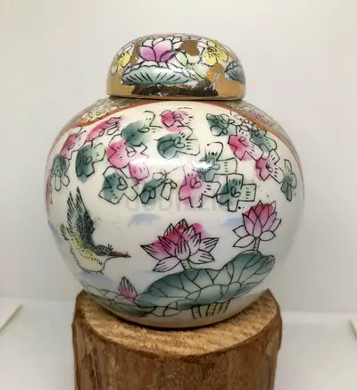 Charming Vintage Chinese Porcelain Jar with Floral Design