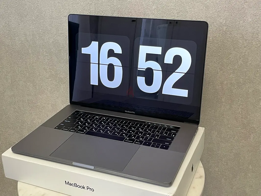MacBook Pro 15 Touch Bar 512GB63256077890946110
