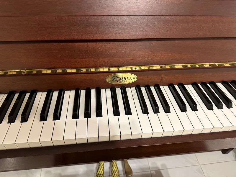 Kemble Upright Piano (UK-made, 1995, incl. bench)63264074414467112