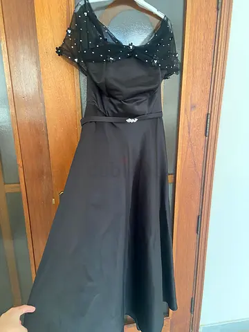 Elegant Black Evening Gown with Sequins