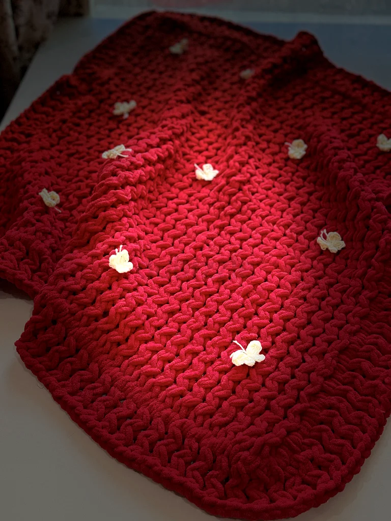 A crochet baby blanket (quilt) is forbidden.63175285083777112