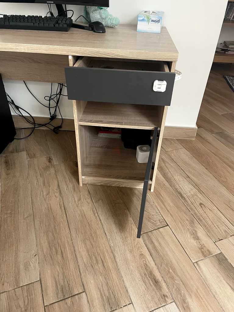 Computer table/ desk63219826995201112