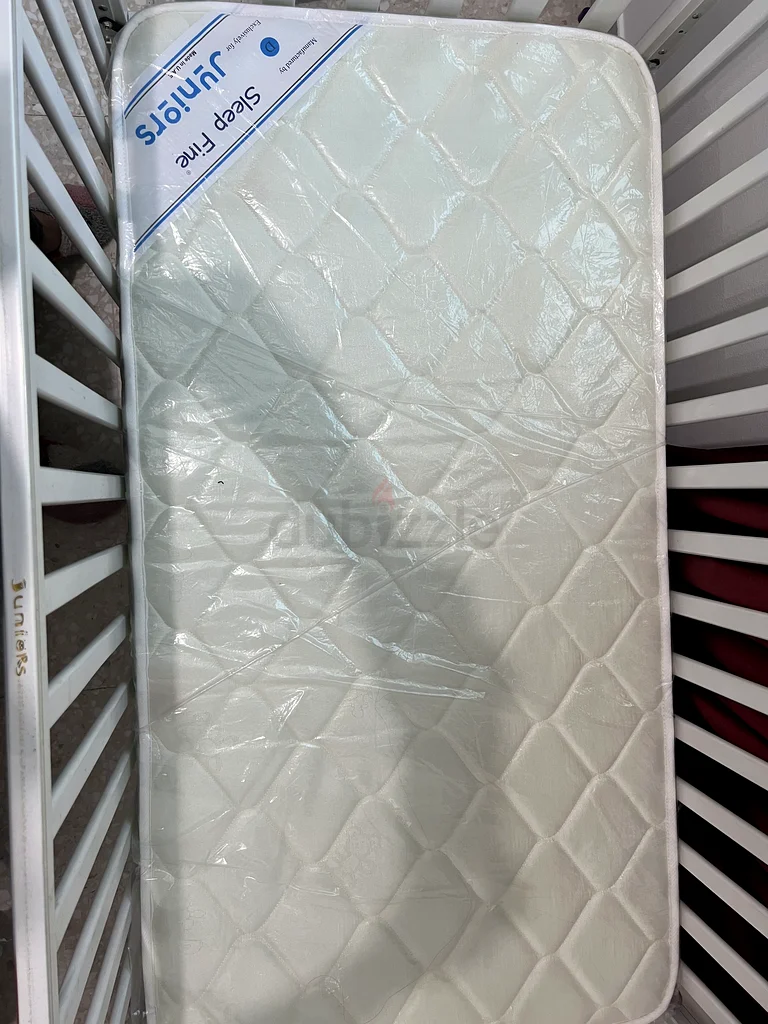 سرير أطفال صغير مع ماترس جديد63195620915585112