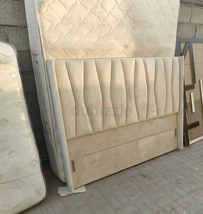 Elegant Upholstered Bed Headboard - Perfect for Your Bedroom