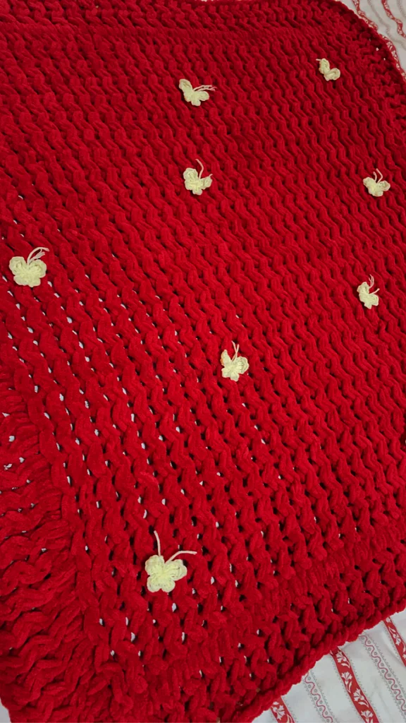 A crochet baby blanket (quilt) is forbidden.63175285083777111