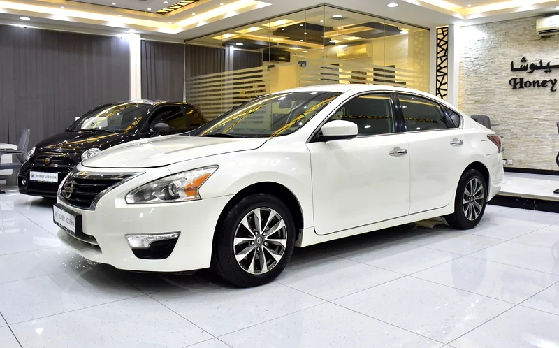 EXCELLENT DEAL for our Nissan Altima 2.5 S ( 2016 Model ) in White Color GCC Specs63166630152962111