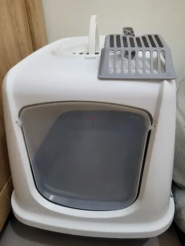 Cat Litter Box - With Lid and carry case