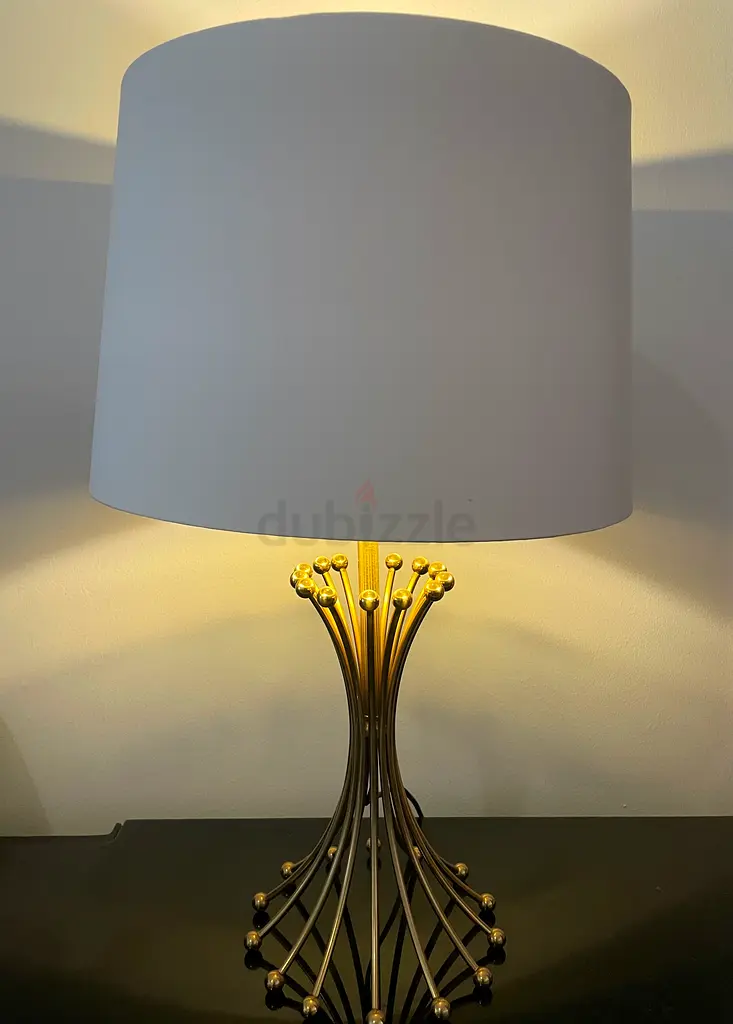 Elegant Gold Table Lamp with Modern Design – Great Condition!