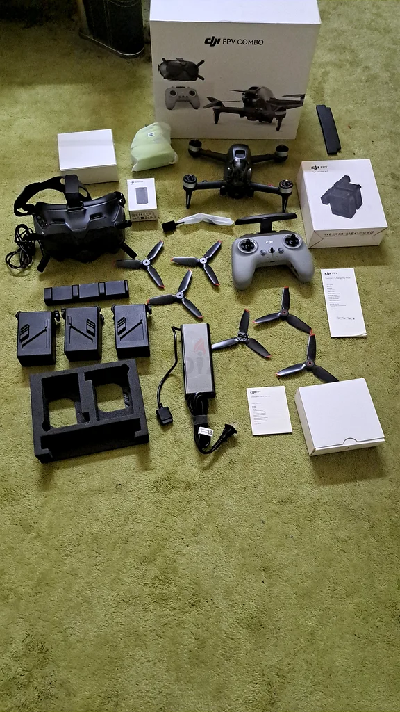 Dji fpv drone combo new with all accessories63234612317698112