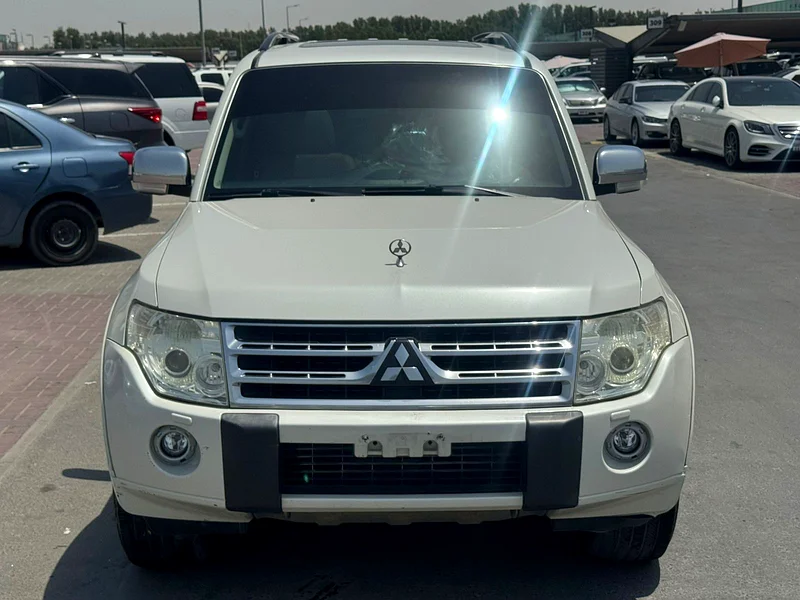 باجيرو 2010 كامل الأوشن، لون أبيض، GCZc، سيارة كالين63135975941121110