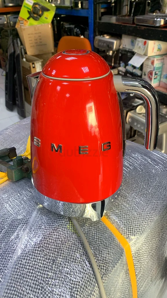 Vintage Red SMEG Kettle – A Touch of Retro Elegance!63254502166657111