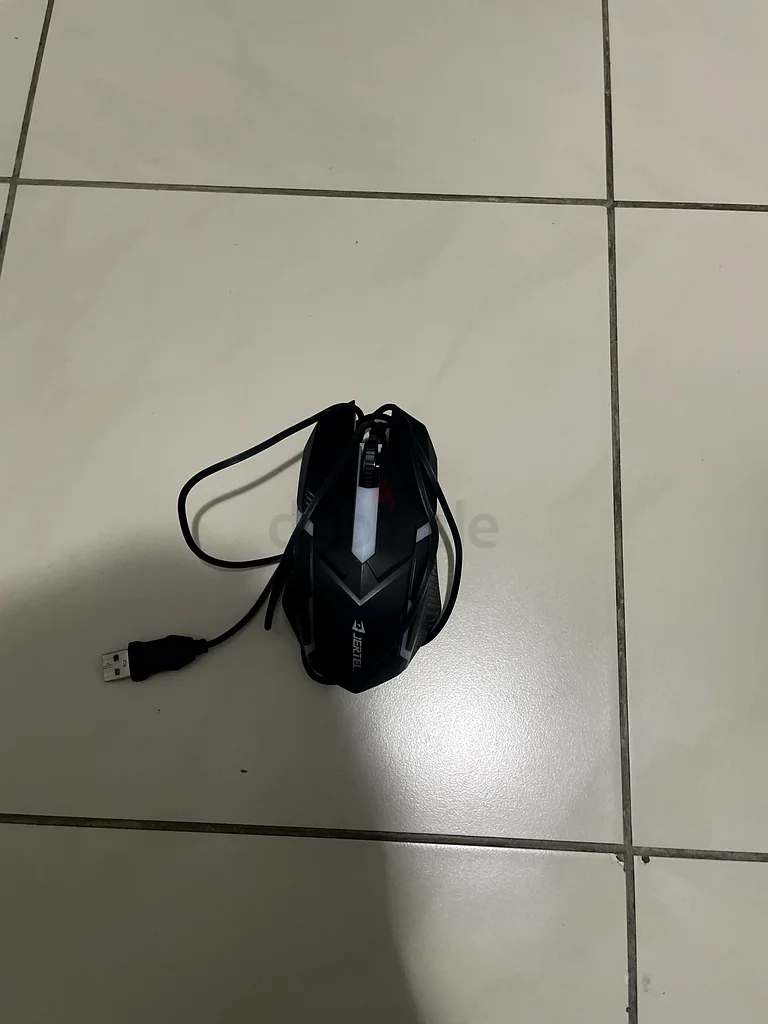 ماوس وكيبورد مستعملان ولكن نظيفان، ليس بهما إضاءة LED، ماوس63230710448257112