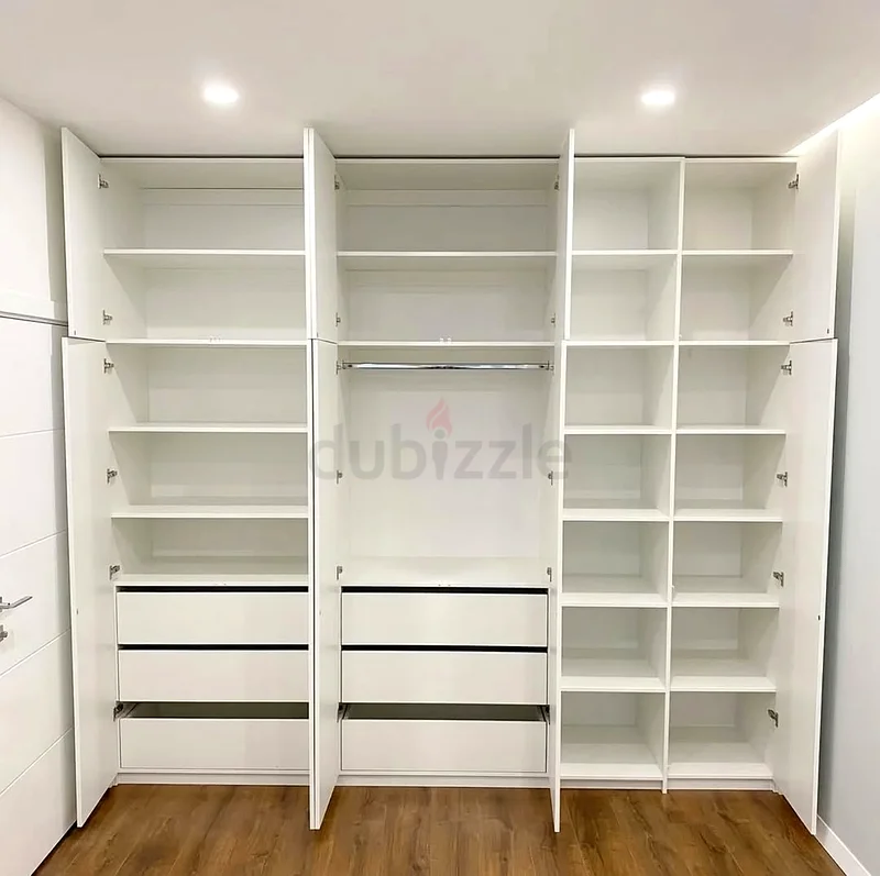 Sleek Modern White Wardrobe with Shelves63218813329537111