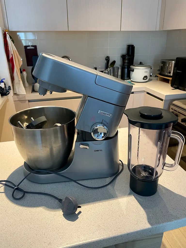 Versatile Kitchen Machine - Mixer and Blender Combo!